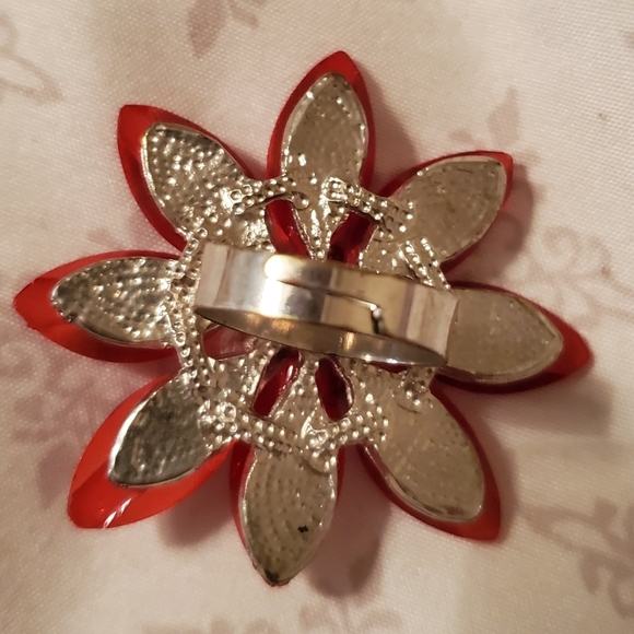 Red Flower ring - Picture 2 of 3